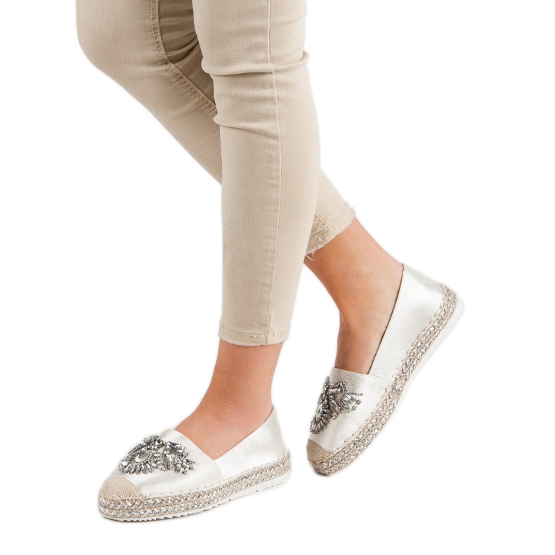 Fehér espadrillák díszekkel 2 Fehér espadrillák díszekkel 2