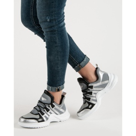 Szürke sportcipő 2