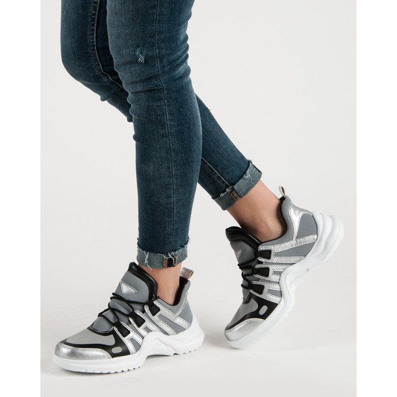 Szürke sportcipő 2