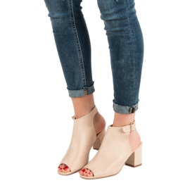 Super Mode Épített szandál egy bárban barna 1