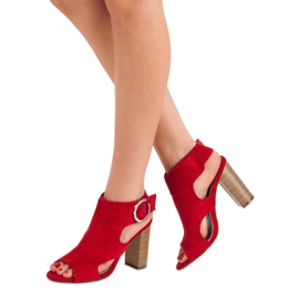 Erynn Piros szandál egy bárban 2