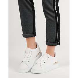 Fehér cipők 2 Fehér cipők 2