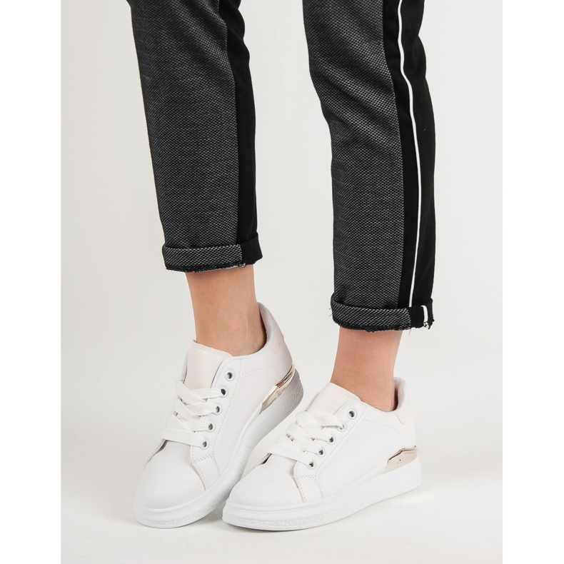 Fehér cipők 2 Fehér cipők 2