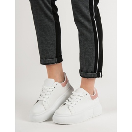 Renda Fehér cipő a platformon 2 Renda Fehér cipő a platformon 2