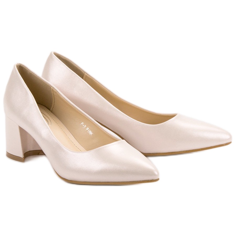 Szivattyúk egy oszlopon barna rózsaszín 1