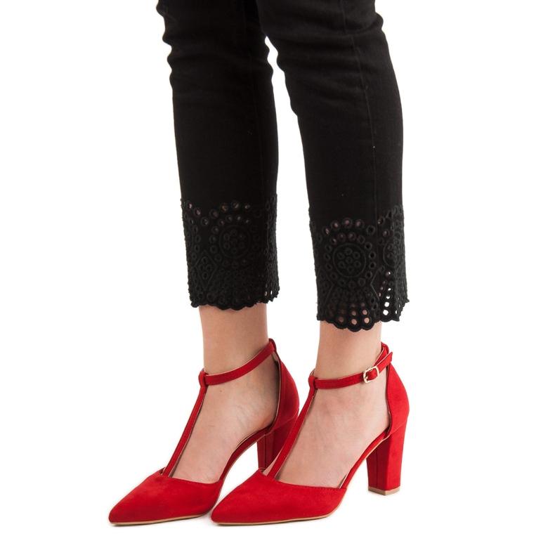 Primavera Piros szivattyúk egy oszlopon 2