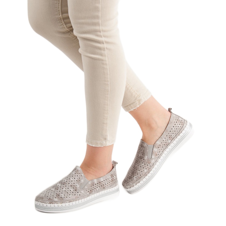 Goodin Bézs színű bőr sliponok 1