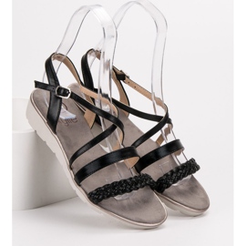 Kylie Fekete szandál a platformon 1