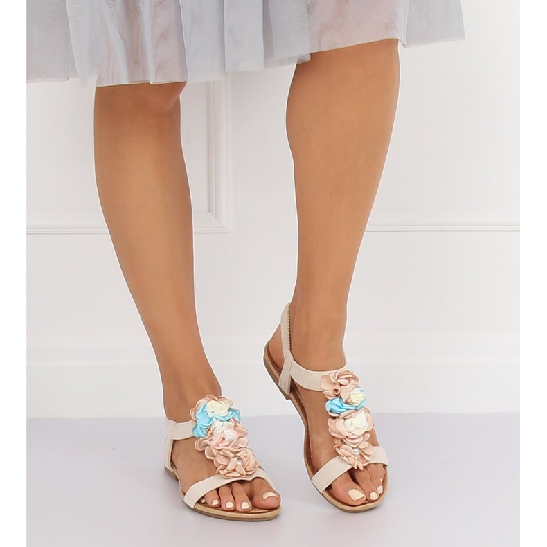 Bézs színű szandál virággal 218-174 Bézs 2
