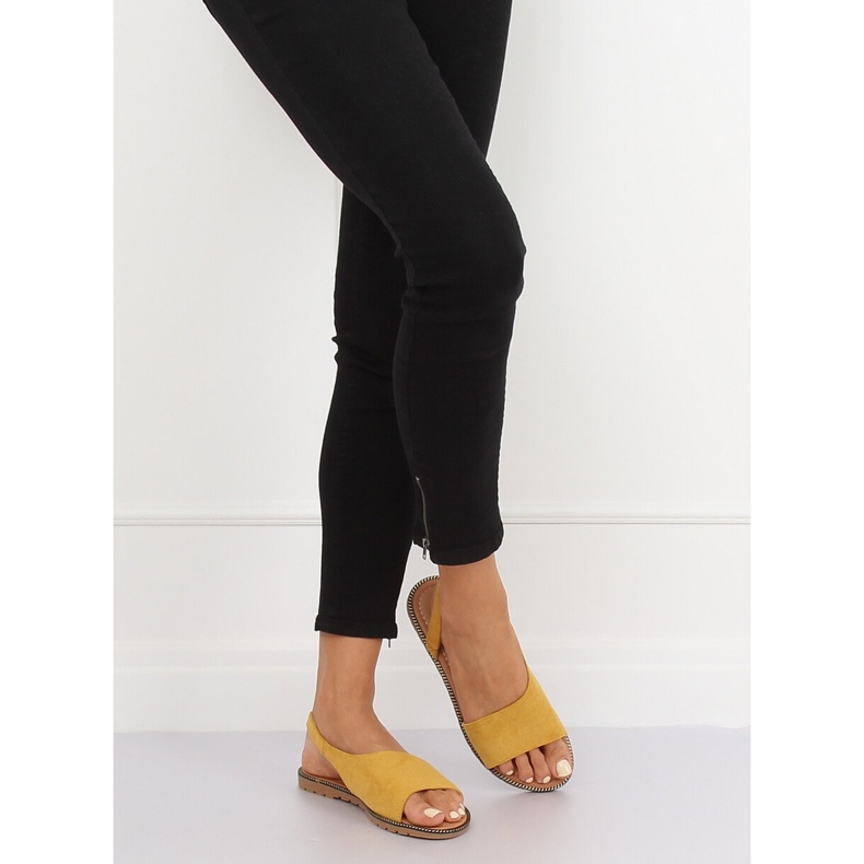 Sárga aszimmetrikus női szandál 982 Sárga 2 Sárga aszimmetrikus női szandál 982 Sárga 2