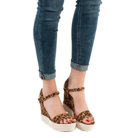 Ideal Shoes Stílusos ék szandál barna 2