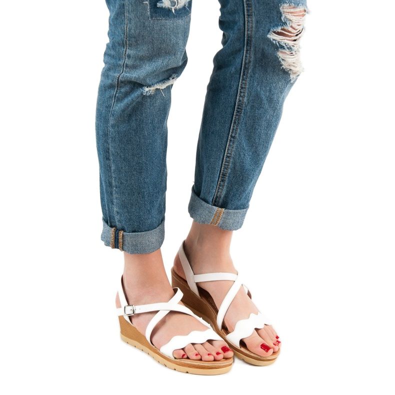 Best Shoes Fehér ék szandál 2