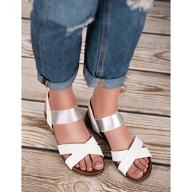 Mannika Fehér szandál radírral 1