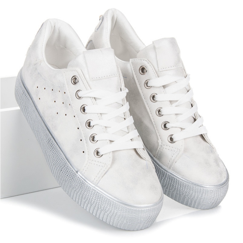 Fehér cipők 2 Fehér cipők 2