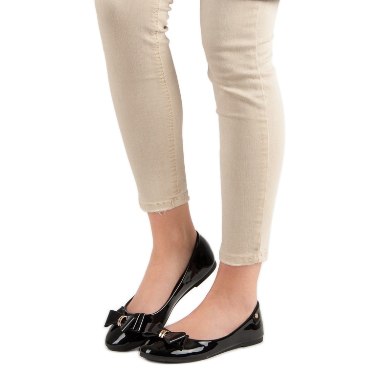 Lakkozott balerinák íjjal VINCEZA fekete 2