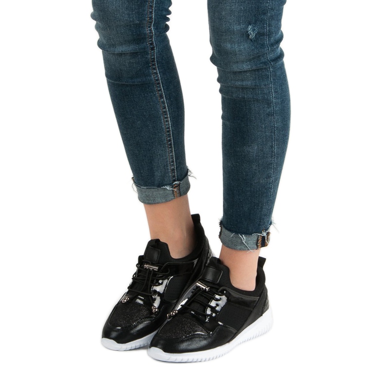 Sportcipő Zsinórral fekete 2