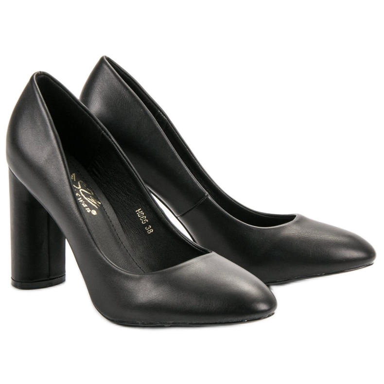 Small Swan Fekete szivattyúk egy oszlopon 2