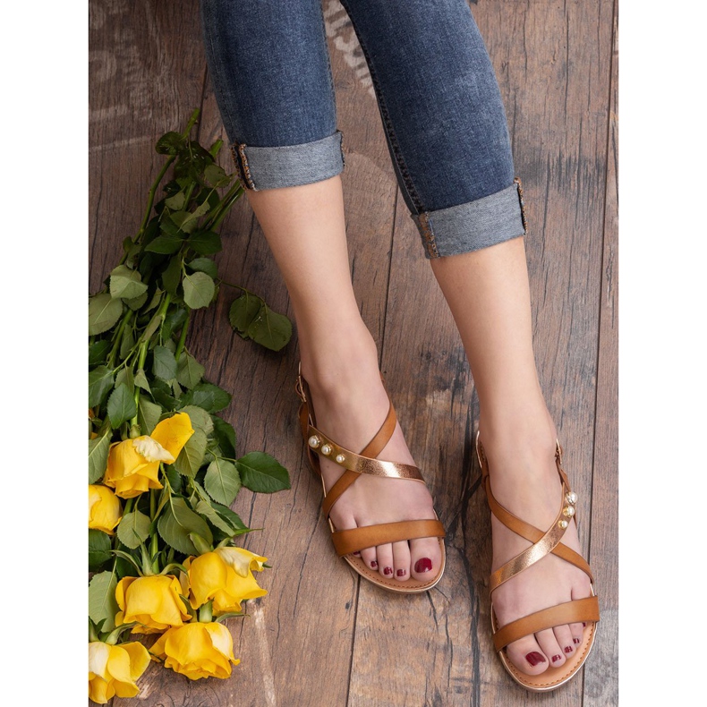 Small Swan Szandál Gyöngyökkel barna 2