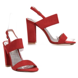 SHELOVET Piros szandál egy bárban 2