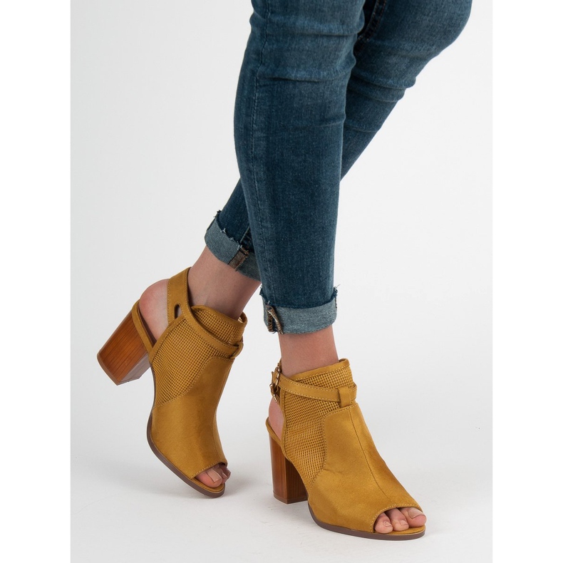 Evento Stílusos zárt szandál sárga 2 Evento Stílusos zárt szandál sárga 2