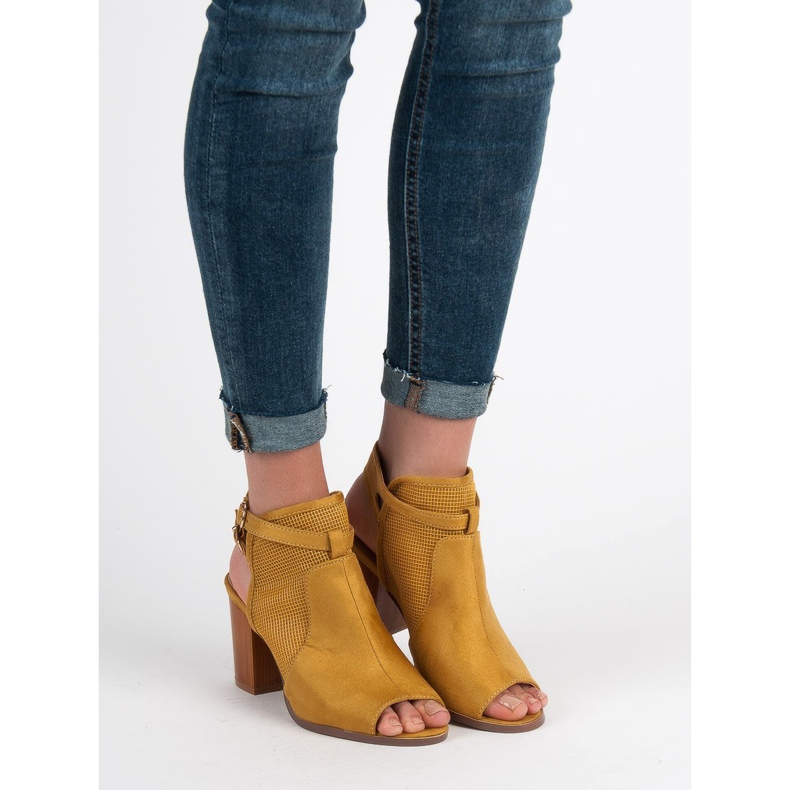 Evento Stílusos zárt szandál sárga 1 Evento Stílusos zárt szandál sárga 1