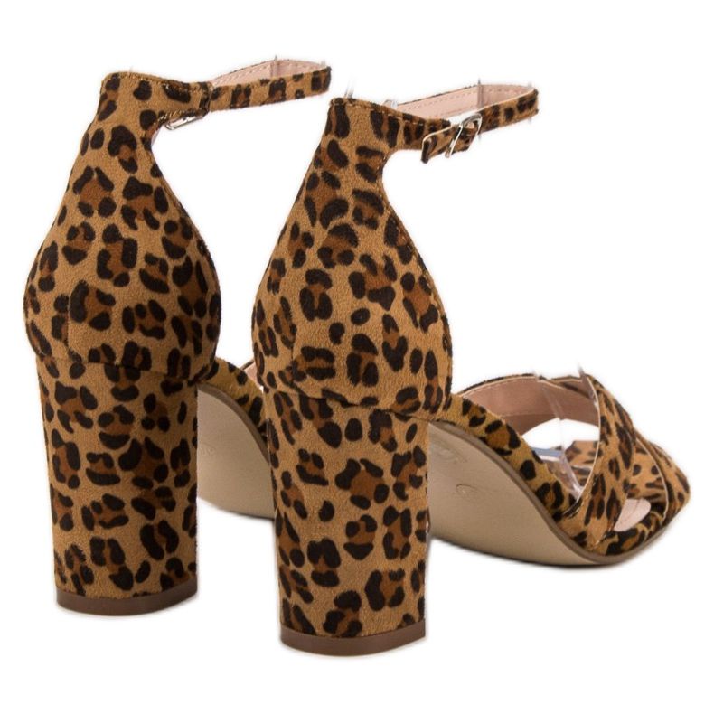 Ideal Shoes Szandál a bárban barna 1