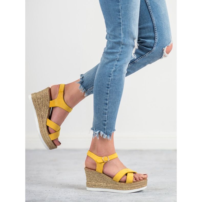 JESSY ROSS Sárga velúr szandál 2