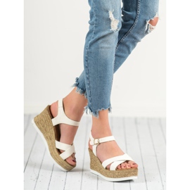 JESSY ROSS Fehér velúr szandál 1