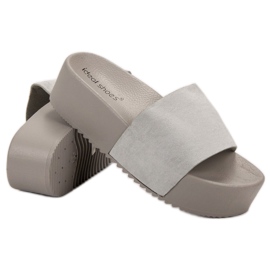 Ideal Shoes Papucs a platformon szürke 1