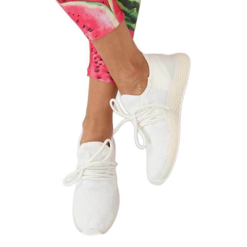 Fehér sportcipő B-6851 Fehér 2