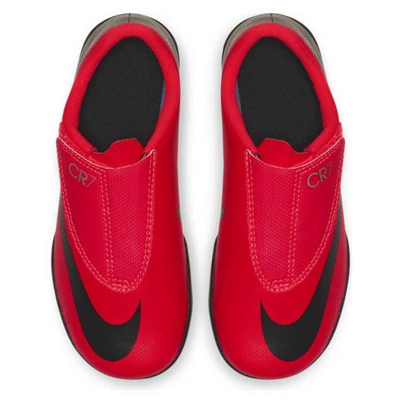 Belső cipő Nike Mercurial Vapor 12 Club Ps (V) CR7 Ic Jr AJ3107-600 piros piros 1 Belső cipő Nike Mercurial Vapor 12 Club Ps (V) CR7 Ic Jr AJ3107-600 piros piros 1
