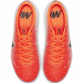 Nike Mercurial Vapor 12 Academy Mg Jr AH7347-801 futballcipő sokszínű piros 1 Nike Mercurial Vapor 12 Academy Mg Jr AH7347-801 futballcipő sokszínű piros 1