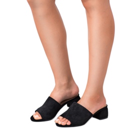 Velúr papucs A VINCEZA Postán fekete 1