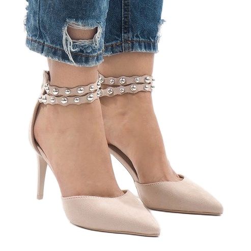 Bézs magas sarkú szandál B-51 2