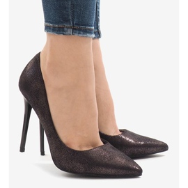 Fekete klasszikus sarkú cipő AT-0596-L 2 Fekete klasszikus sarkú cipő AT-0596-L 2