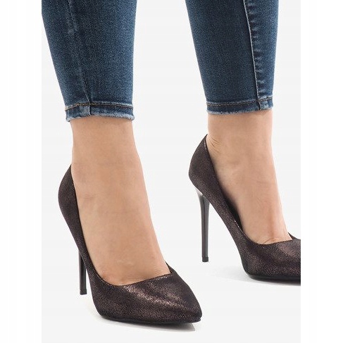 Fekete klasszikus sarkú cipő AT-0596-L 1 Fekete klasszikus sarkú cipő AT-0596-L 1