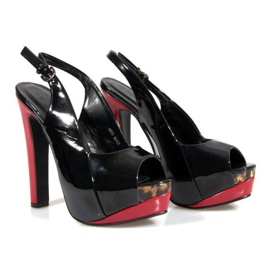 Szivattyú szandál a platformon A8030 fekete 2