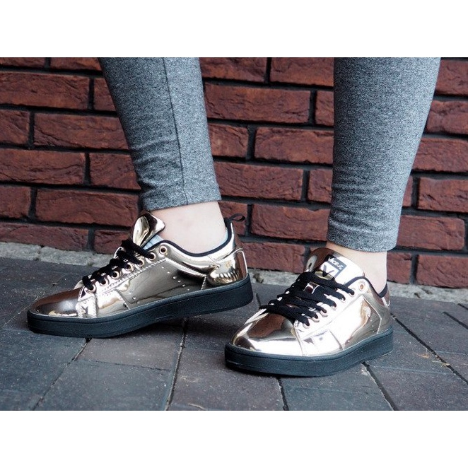 Q45 Arany cipők aranysárga 1 Q45 Arany cipők aranysárga 1