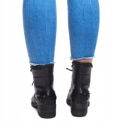 Fűzős csizma V-7 fekete 2