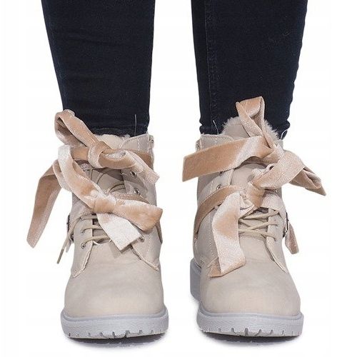 Meleg, extravagáns csizma TL0129-4 Bézs 1