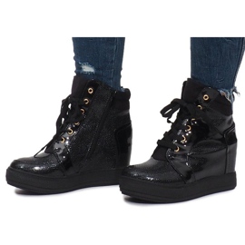 Fekete lakkozott cipők a kígyó ékén 2