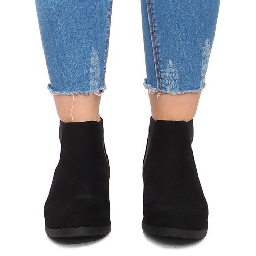 Velúr csizma rugalmas C-5 fekete színben 1