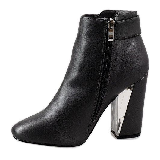 Szürke csizma az MJ1515 oszlopon 1