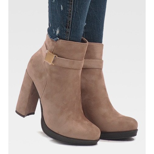 Rózsaszín csizma a J-8682 poszton 1