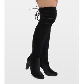 Fekete velúr csizma az E-4902 oszlopon 2