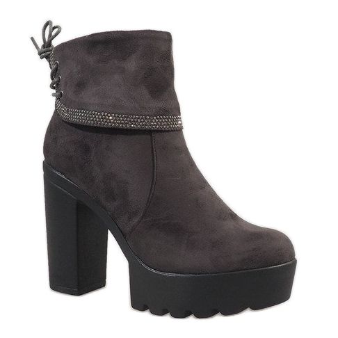 Szigetelt szürke csizma az S80 oszlopon 1