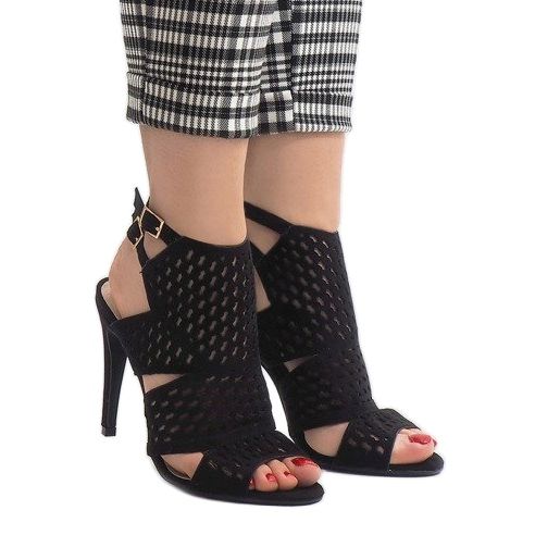 Fekete áttört csizma 238-5 1