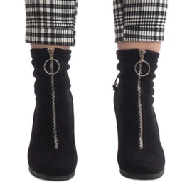 Fekete velúr bokacsizma a C-7179 oszlopon 2