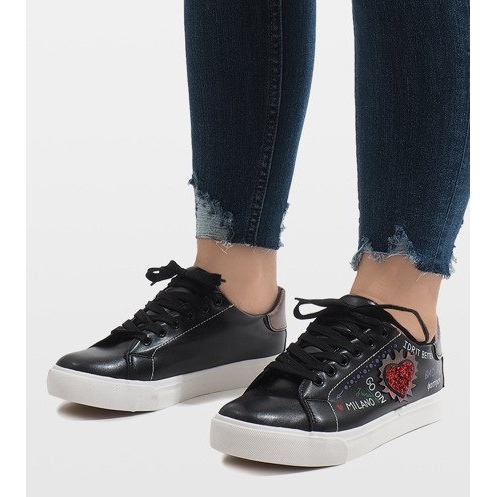 Fekete cipők szív G-115 1