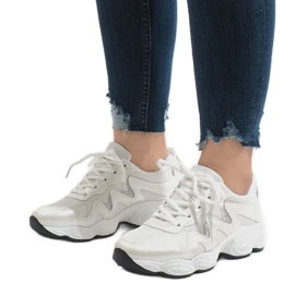 Fehér divatos sportcipő KB-153 1